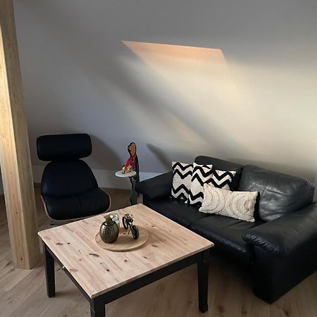 Moderne Ferienwohnung In Gelsenkirchen-Schalke Fuer 1 Bis 7 Personen Mit Terrasse, Ideal Fuer Gruppen & Stadionbesuche エクステリア 写真