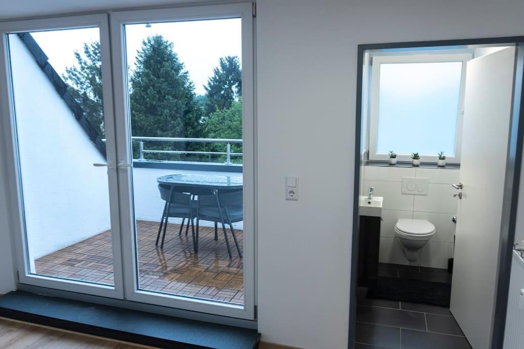 Moderne Ferienwohnung In Gelsenkirchen-Schalke Fuer 1 Bis 7 Personen Mit Terrasse, Ideal Fuer Gruppen & Stadionbesuche エクステリア 写真
