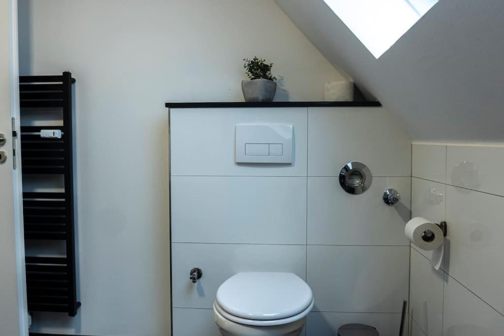 Moderne Ferienwohnung In Gelsenkirchen-Schalke Fuer 1 Bis 7 Personen Mit Terrasse, Ideal Fuer Gruppen & Stadionbesuche エクステリア 写真