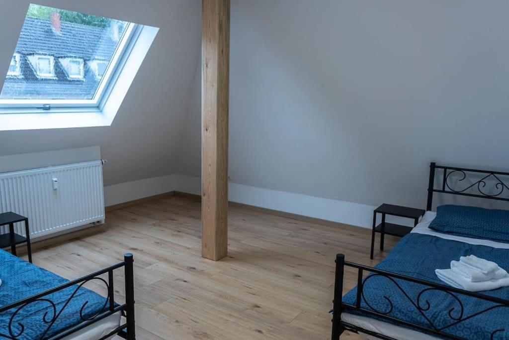 Moderne Ferienwohnung In Gelsenkirchen-Schalke Fuer 1 Bis 7 Personen Mit Terrasse, Ideal Fuer Gruppen & Stadionbesuche エクステリア 写真