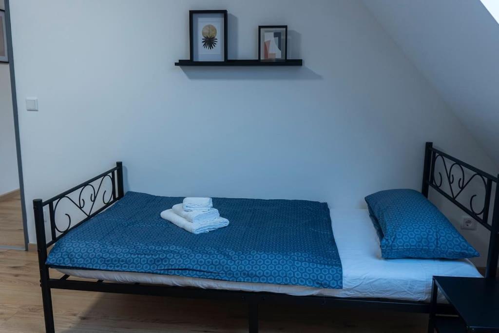 Moderne Ferienwohnung In Gelsenkirchen-Schalke Fuer 1 Bis 7 Personen Mit Terrasse, Ideal Fuer Gruppen & Stadionbesuche エクステリア 写真