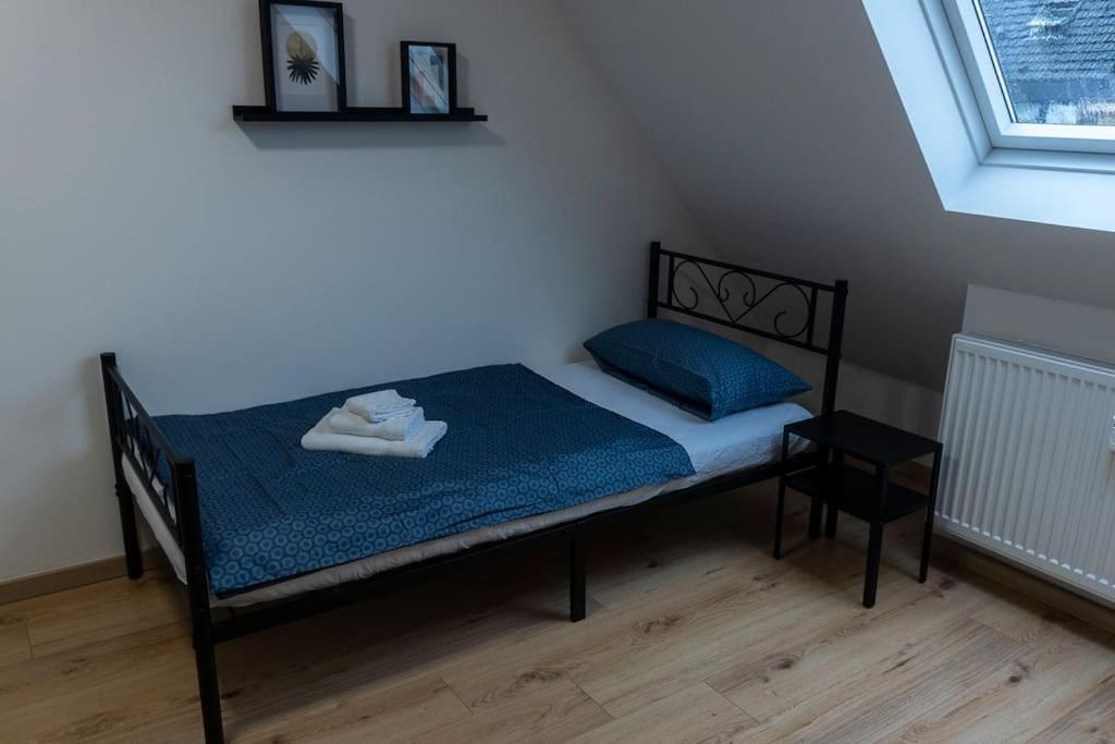Moderne Ferienwohnung In Gelsenkirchen-Schalke Fuer 1 Bis 7 Personen Mit Terrasse, Ideal Fuer Gruppen & Stadionbesuche エクステリア 写真