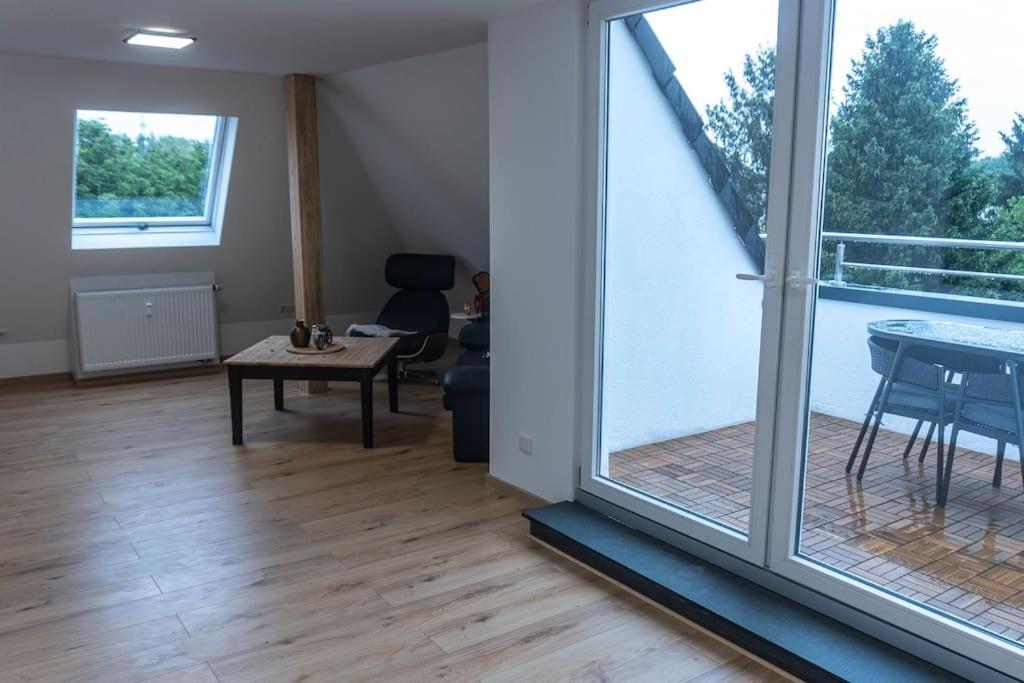 Moderne Ferienwohnung In Gelsenkirchen-Schalke Fuer 1 Bis 7 Personen Mit Terrasse, Ideal Fuer Gruppen & Stadionbesuche エクステリア 写真