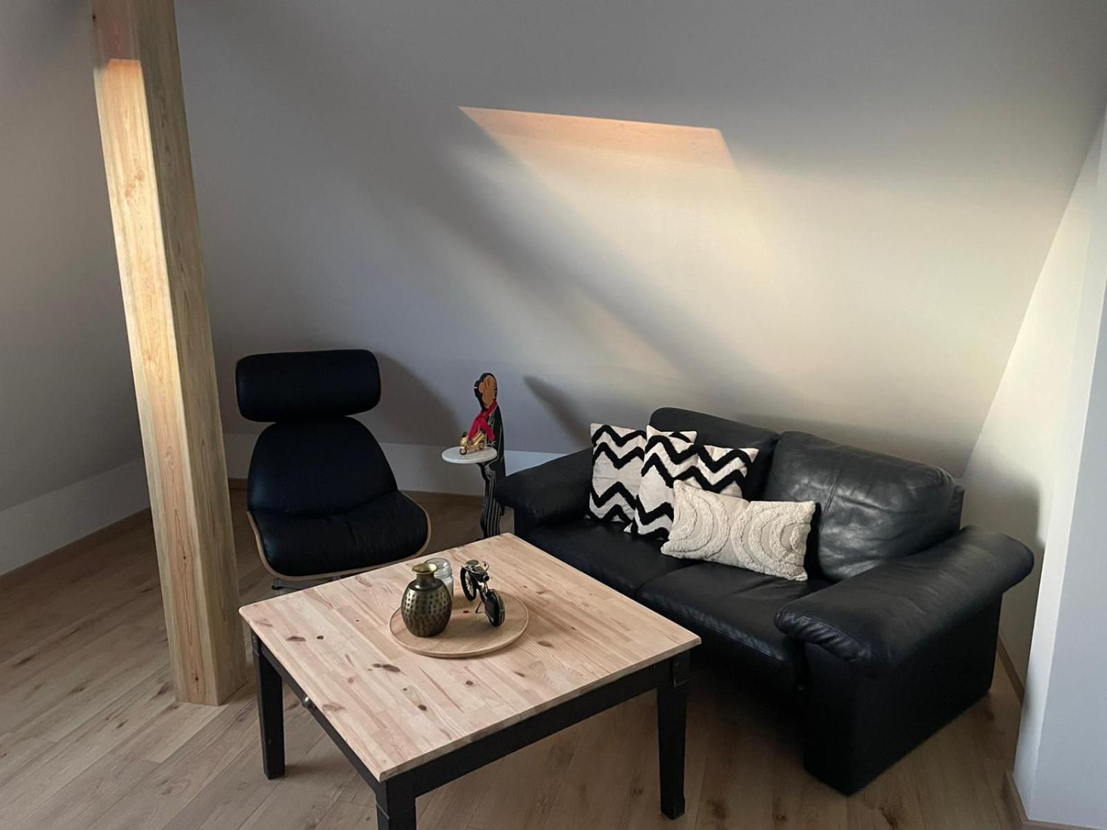 Moderne Ferienwohnung In Gelsenkirchen-Schalke Fuer 1 Bis 7 Personen Mit Terrasse, Ideal Fuer Gruppen & Stadionbesuche エクステリア 写真