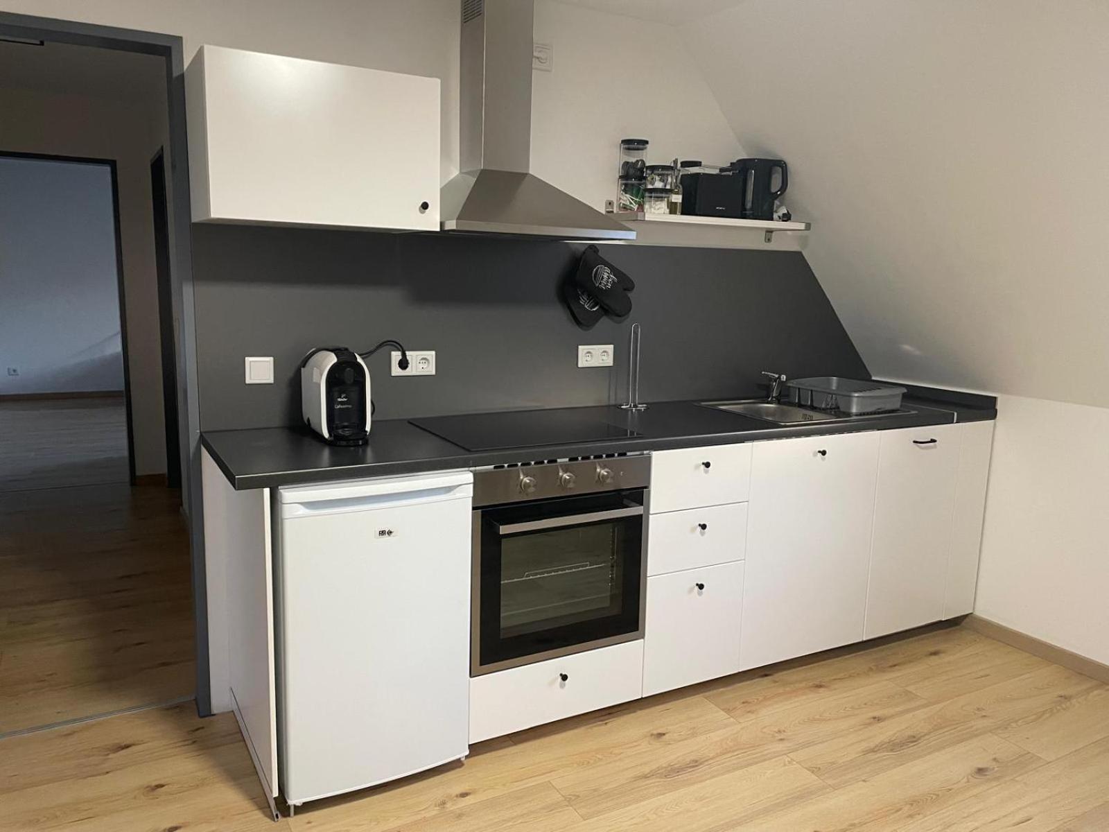 Moderne Ferienwohnung In Gelsenkirchen-Schalke Fuer 1 Bis 7 Personen Mit Terrasse, Ideal Fuer Gruppen & Stadionbesuche エクステリア 写真