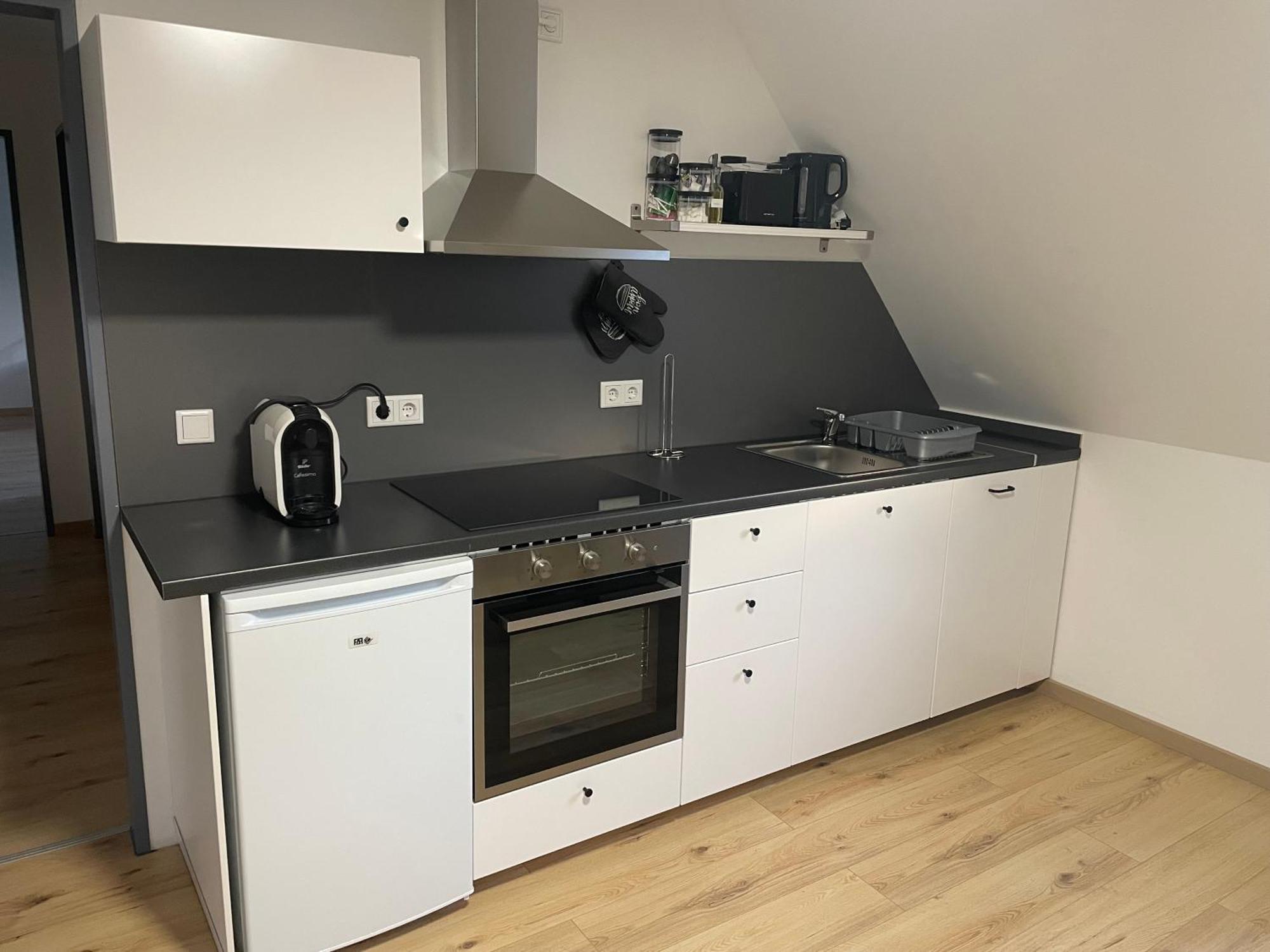 Moderne Ferienwohnung In Gelsenkirchen-Schalke Fuer 1 Bis 7 Personen Mit Terrasse, Ideal Fuer Gruppen & Stadionbesuche エクステリア 写真