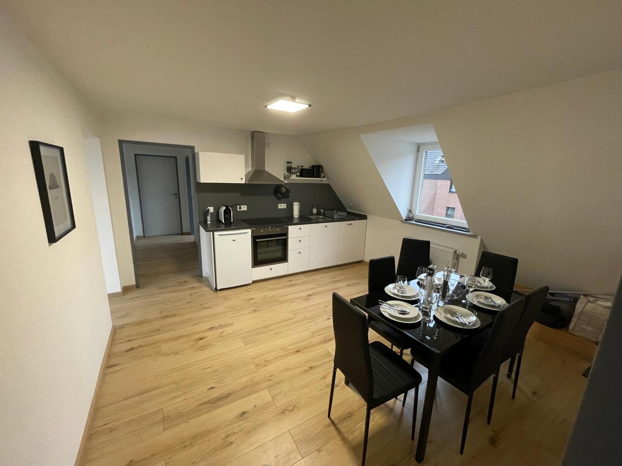 Moderne Ferienwohnung In Gelsenkirchen-Schalke Fuer 1 Bis 7 Personen Mit Terrasse, Ideal Fuer Gruppen & Stadionbesuche エクステリア 写真